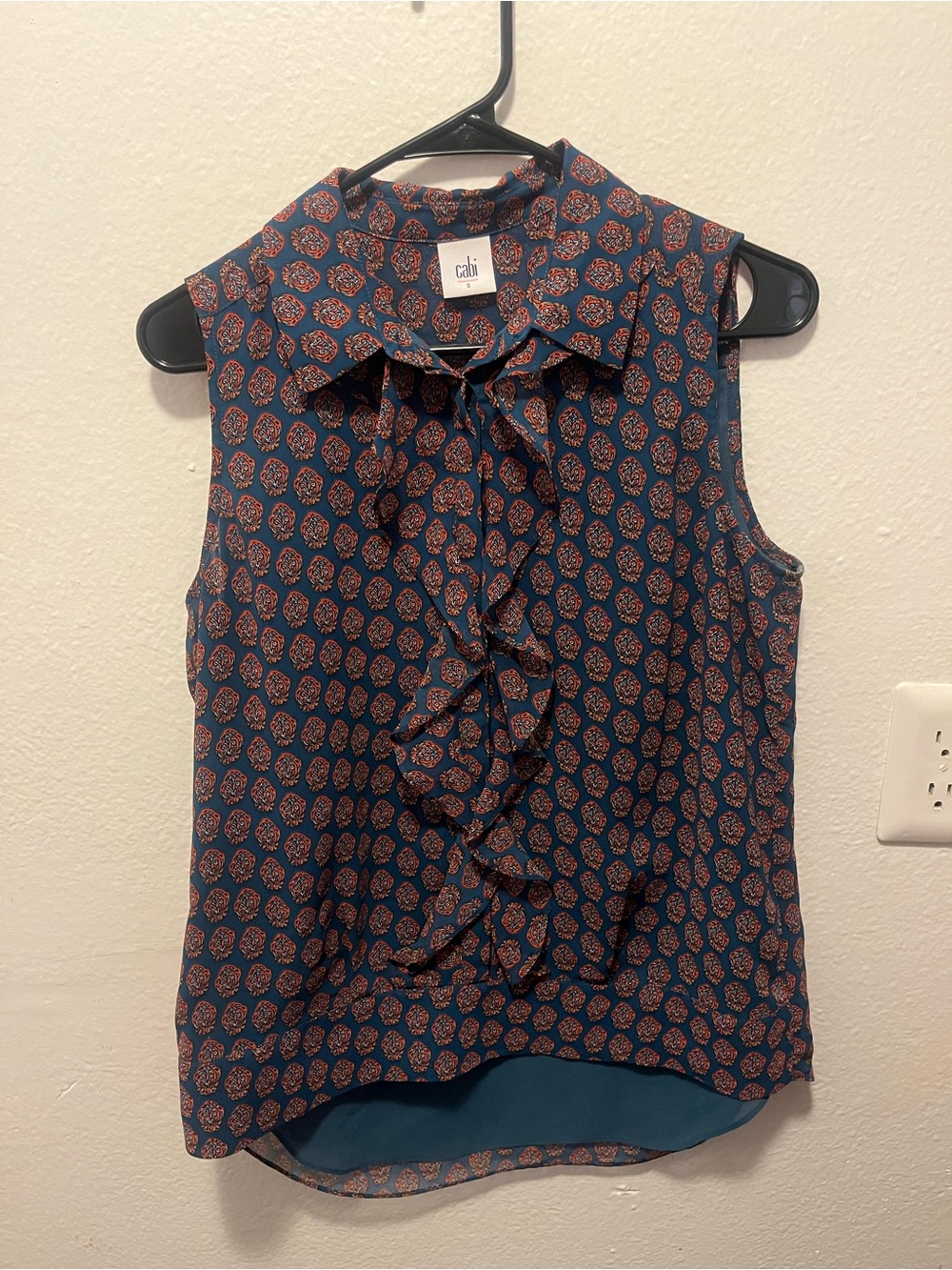 CAbi Navy Sleeveless Ruffle Tie-Front Camisole with Rust Print